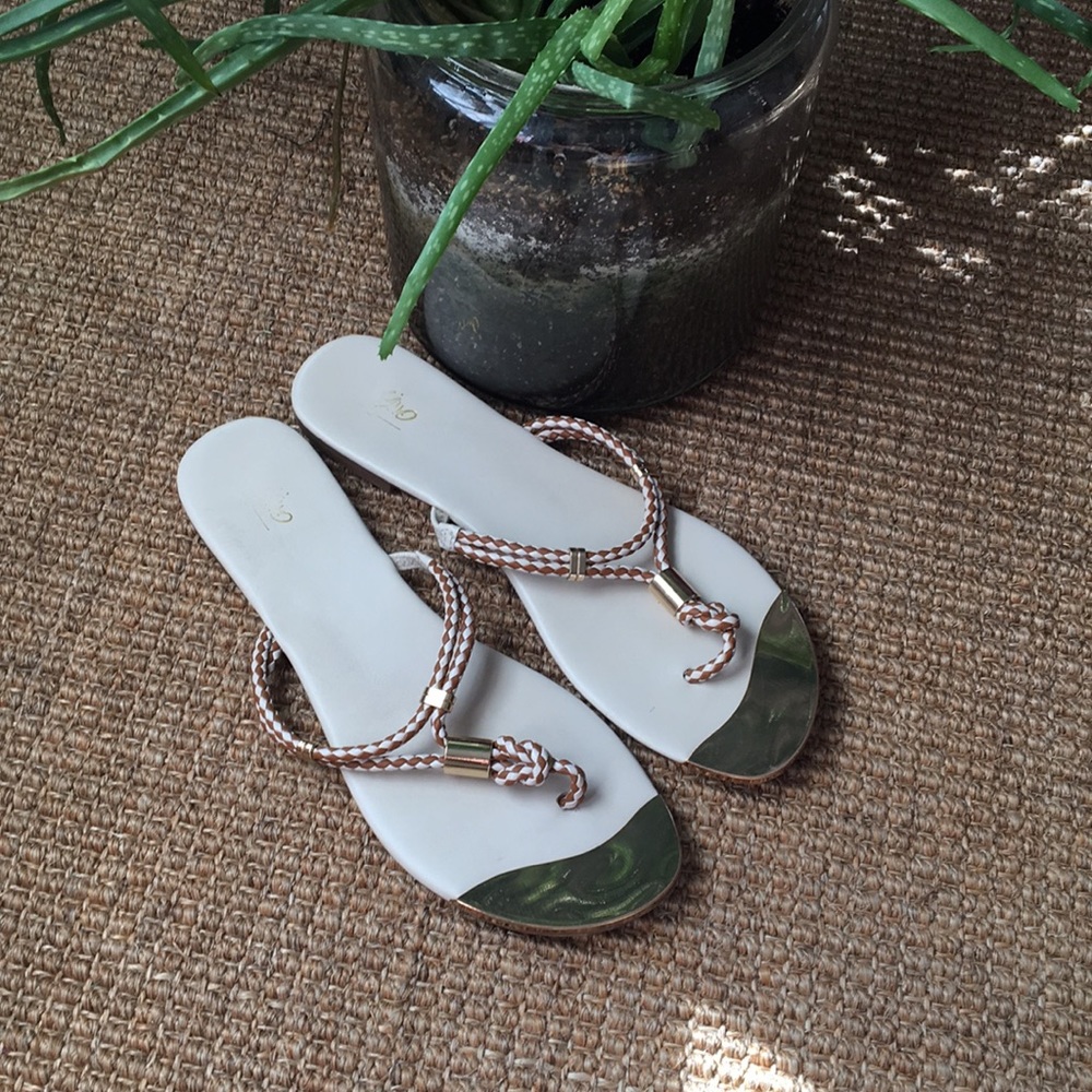 ⭐️3 for $15⭐️Gold and brown sandals